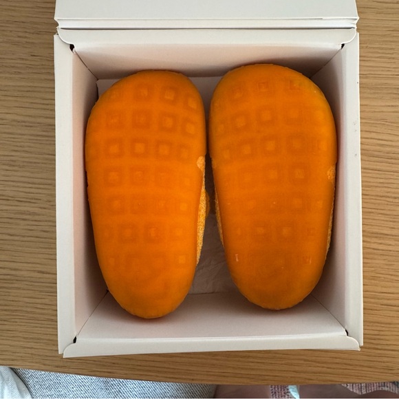 Like new w/box. NIKE SWOOSH 1 - Baby Walker size 6 - Picture 3 of 5